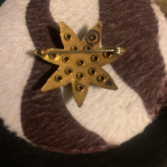 Star Rhinestone Brooch - Picture 2 of 3